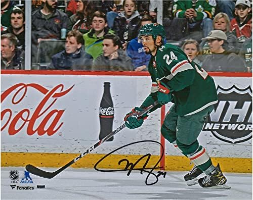 מאט דומבה מינסוטה חתימה פראית 8 x 10 תצלום החלקה על ג'רזי ירוק - תמונות NHL עם חתימה