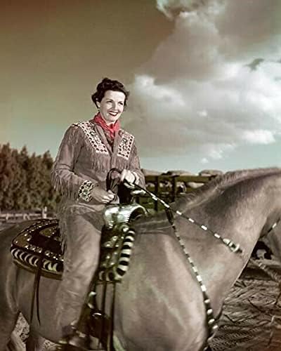 גייל ראסל לובשת תלבושת עור צבי שוליים על סוס 1940 צילום 8 על 10 אינץ